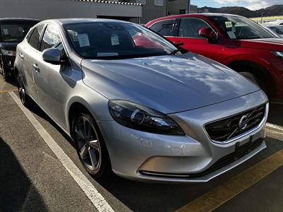 2014 Volvo V40 - Thumbnail